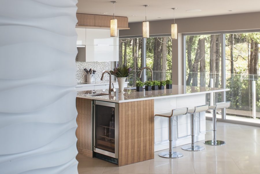 kitchen in walnut and glossy white